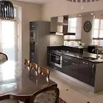 Champagne Andre Bergere & 4* إيبيرني