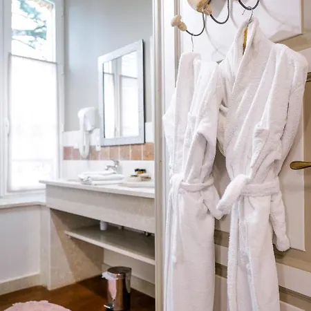 Champagne Andre Bergere & فندق مبيت وإفطار إيبيرني