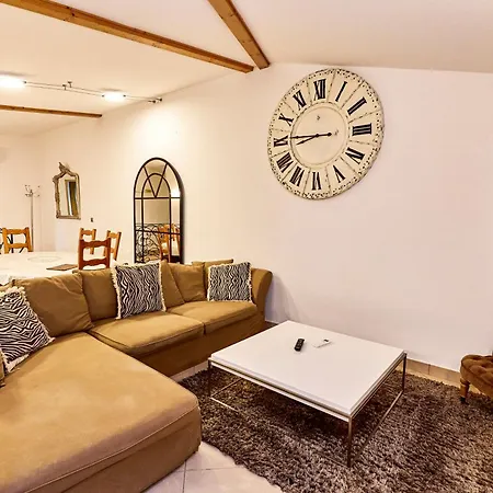 Champagne Andre Bergere & فندق مبيت وإفطار 4*