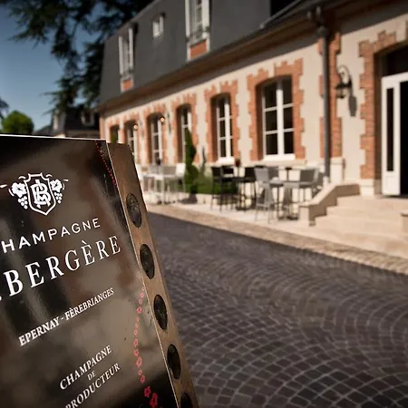 Champagne Andre Bergere & 4* Επερνέ
