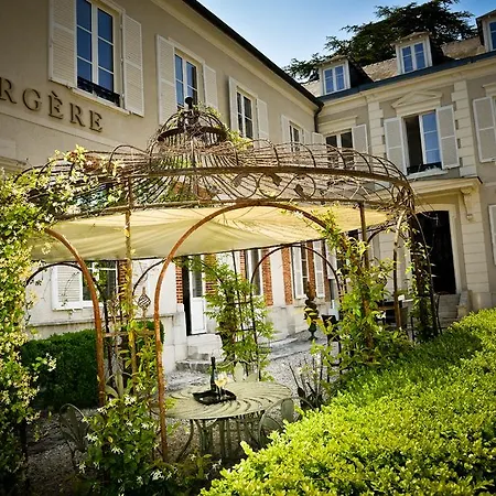Champagne Andre Bergere & 4* Επερνέ
