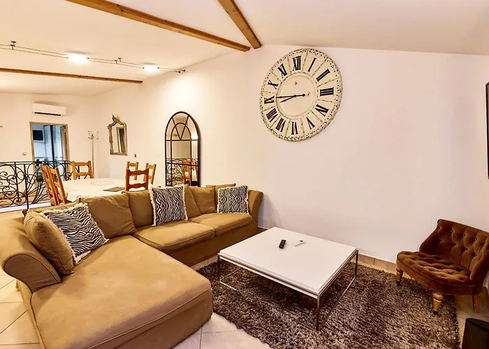 Champagne Andre Bergere & Alojamento de Acomodação e Pequeno-almoço 4*